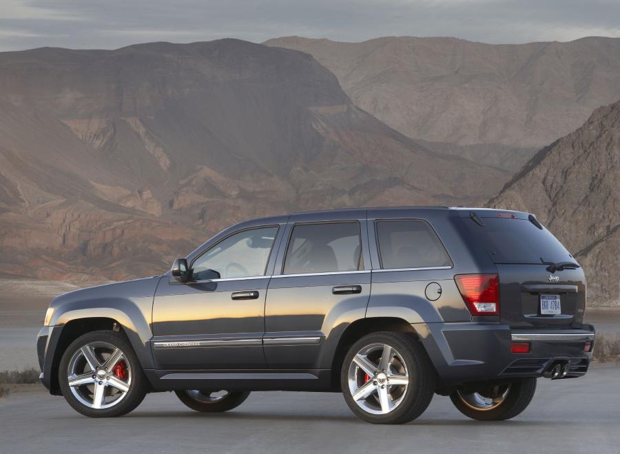  Jeep Grand Cherokee SRT8 2006 года  (фото 2 из 24)